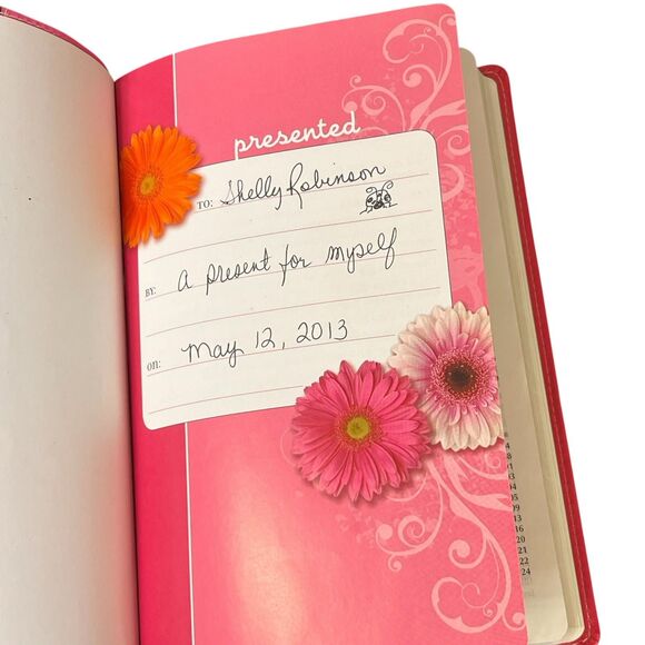 Busy Mom’s Bible New International Version 2011 NIV Pink Red Leather Soft Daily - Picture 13 of 16